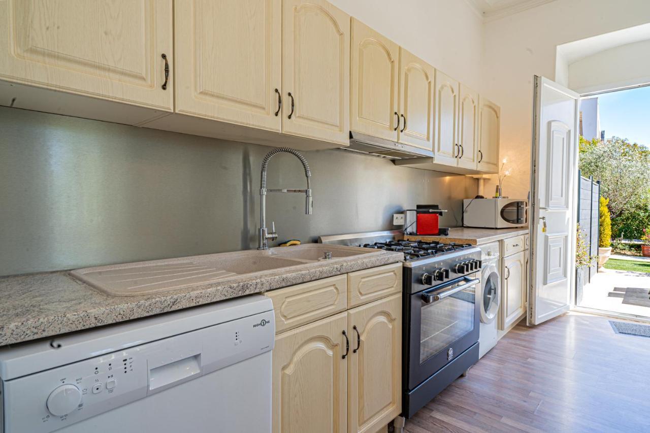 Domaine De L'Aufrene Bed & Breakfast Hyères Dış mekan fotoğraf